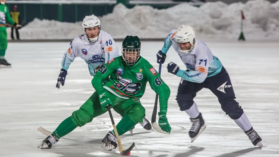 Хоккеисты Водника и Байкал-Энергии