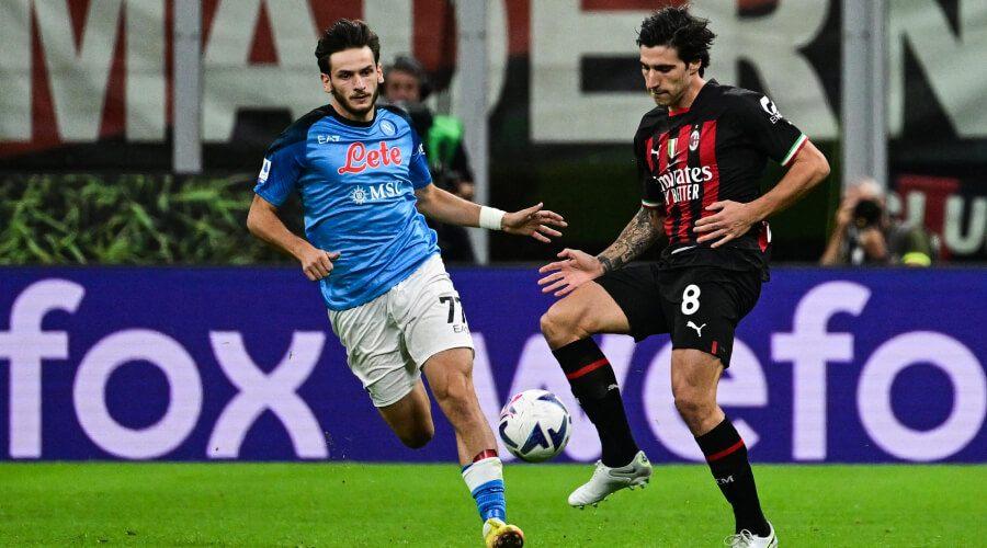 Момент из матча между Наполи и Миланом в четвертьфинале Лиги чемпионов